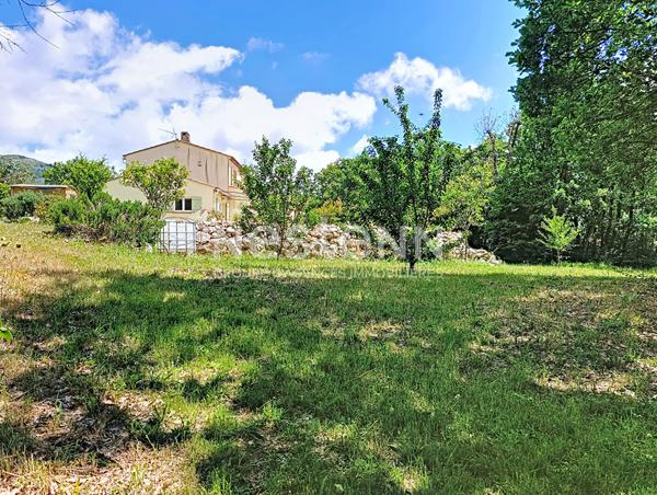 Maison 6 pièces à vendre à Saint Vallier de Thiey avec piscine et grand terrain