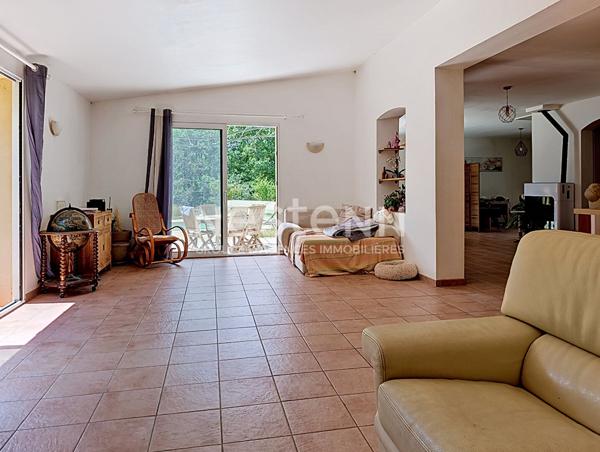 Maison 6 pièces à vendre à Saint Vallier de Thiey avec piscine et grand terrain