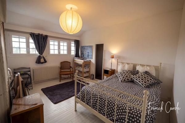 Maison de caractère sur près de 2000 m² de terrain, avec vue dégagée sur la campagne