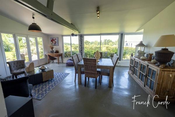 Maison de caractère sur près de 2000 m² de terrain, avec vue dégagée sur la campagne