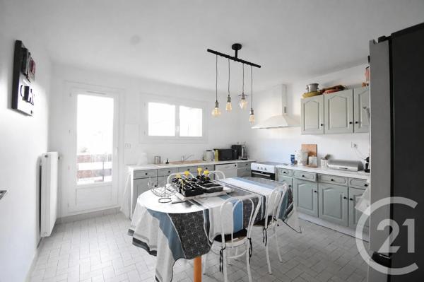 Maison à vendre  6 pièces - 129 m 2   VICHY  - 03