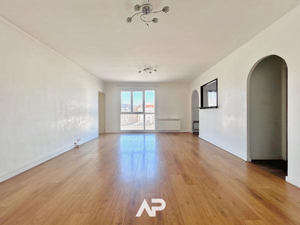 EXCLUSIVITÉ ! VUE PLONGEANTE SUR LE QUAI - T2 €224 000 ** - Référence MR627ED1-38