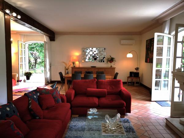 Propriété avec piscine, court de tennis et accès Dordogne