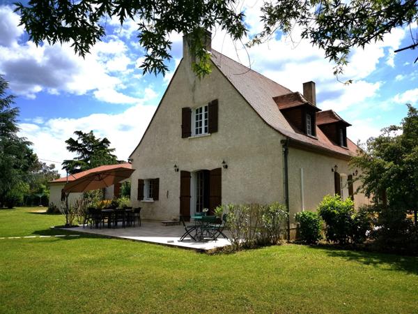 Propriété avec piscine, court de tennis et accès Dordogne