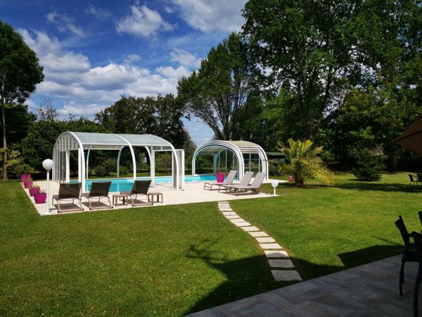 Propriété avec piscine, court de tennis et accès Dordogne