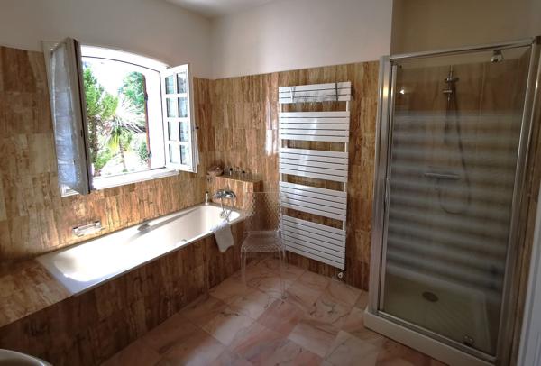 Propriété avec piscine, court de tennis et accès Dordogne