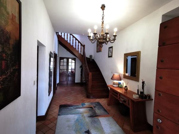 Propriété avec piscine, court de tennis et accès Dordogne