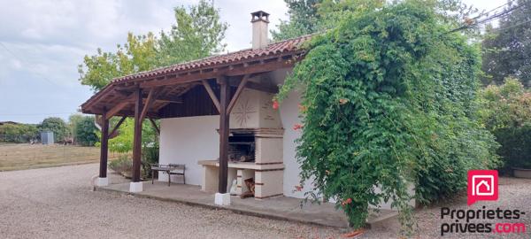 Ensemble immobilier Grateloup Saint Gayrand : Maison 8 pièce(s) 303 m2 + Appartement T2 indépendant+ Dépendances
