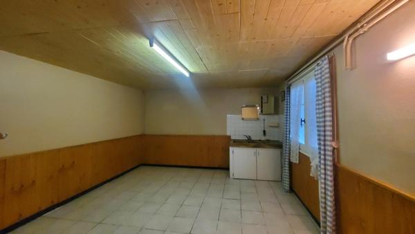 Maison T4 sur sous-sol avec 3 belles chambres, un grand garage, un terrain découpable et constructible et des aides de l'état pour la rénovation énergétique...