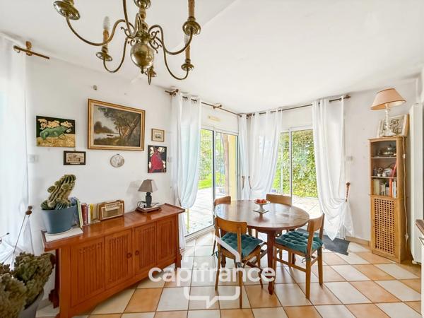 Spacieuse maison familiale en brique – 4 chambres, terrasse de 60 m² avec pergola – Proximité immédiate du centre de Noyal-Pontivy