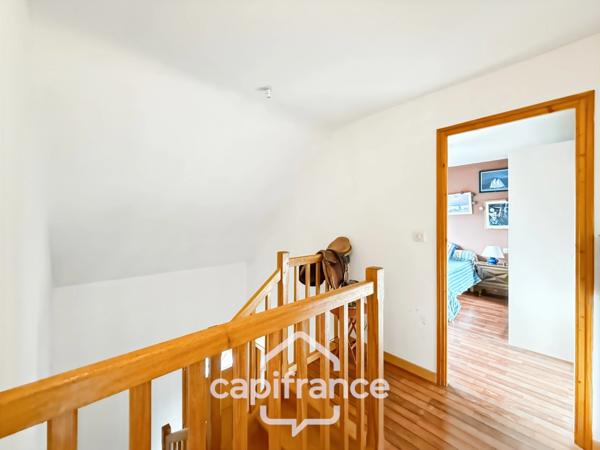 Spacieuse maison familiale en brique – 4 chambres, terrasse de 60 m² avec pergola – Proximité immédiate du centre de Noyal-Pontivy