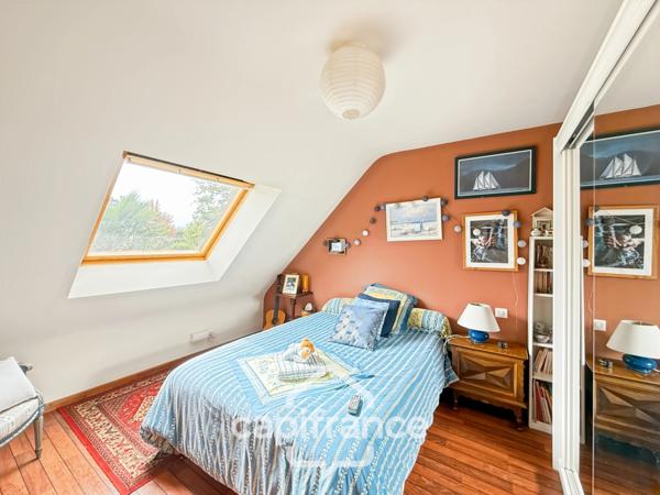 Spacieuse maison familiale en brique – 4 chambres, terrasse de 60 m² avec pergola – Proximité immédiate du centre de Noyal-Pontivy