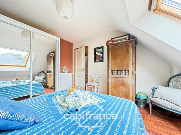 Spacieuse maison familiale en brique – 4 chambres, terrasse de 60 m² avec pergola – Proximité immédiate du centre de Noyal-Pontivy