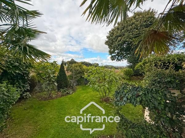 Spacieuse maison familiale en brique – 4 chambres, terrasse de 60 m² avec pergola – Proximité immédiate du centre de Noyal-Pontivy