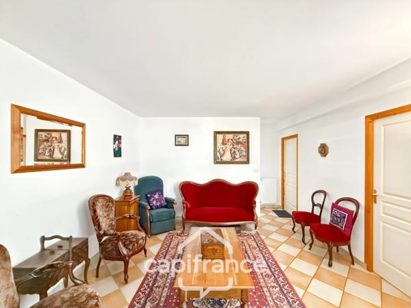 Spacieuse maison familiale en brique – 4 chambres, terrasse de 60 m² avec pergola – Proximité immédiate du centre de Noyal-Pontivy