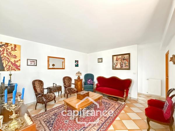 Spacieuse maison familiale en brique – 4 chambres, terrasse de 60 m² avec pergola – Proximité immédiate du centre de Noyal-Pontivy