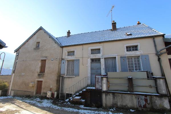 Dpt Côte d'Or (21), à vendre Proche DIJON, immeuble P16 de 402 m²