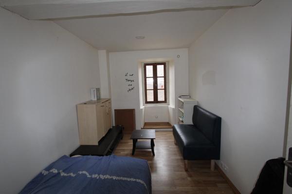 Dpt Côte d'Or (21), à vendre Proche DIJON, immeuble P16 de 402 m²