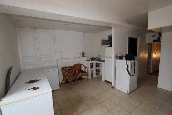 Dpt Côte d'Or (21), à vendre Proche DIJON, immeuble P16 de 402 m²