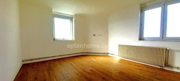 Maison rénovée de 110 m² – 3 chambres, garage et terrasse – Secteur agréable proche commodités