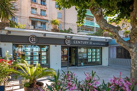 Maison à vendre  6 pièces - 109,63 m 2   LE LAVANDOU  - 83
