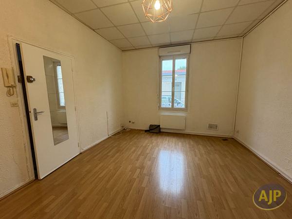 Appartement à louer Talence : 3 pièces, 47m² avec 2 chambre(s) à 875€ - AJP Immobilier Bordeaux Saint-Augustin