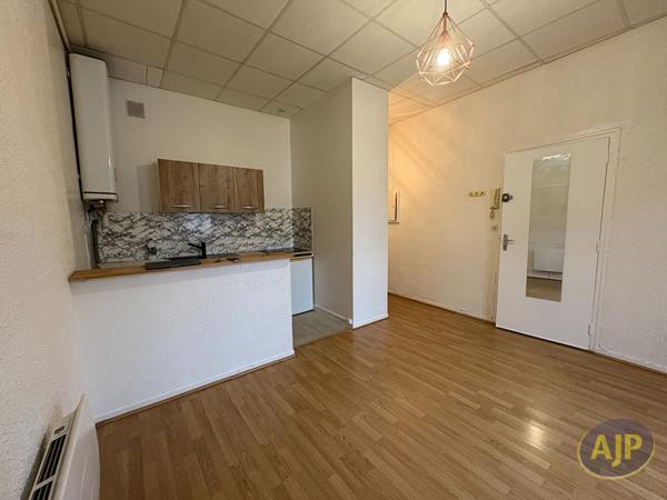Appartement à louer Talence : 3 pièces, 47m² avec 2 chambre(s) à 875€ - AJP Immobilier Bordeaux Saint-Augustin