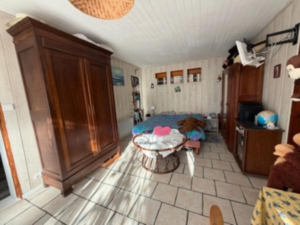 L'AIGUILLON SUR MER (85) PROCHE DU PLAN D'EAU VILLA ATYPIQUE BORD DE MER POSS 2 HABITATIONS AVEC JARDIN