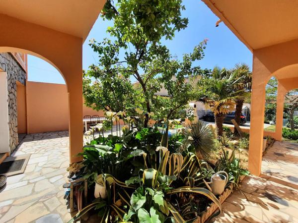 L'AIGUILLON SUR MER (85) PROCHE DU PLAN D'EAU VILLA ATYPIQUE BORD DE MER POSS 2 HABITATIONS AVEC JARDIN