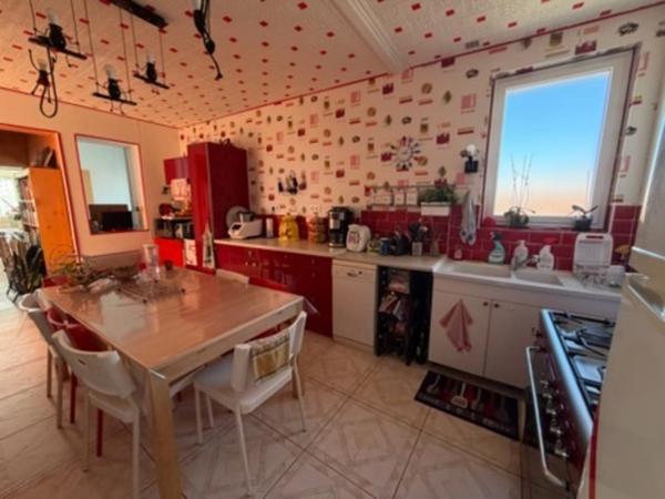 L'AIGUILLON SUR MER (85) PROCHE DU PLAN D'EAU VILLA ATYPIQUE BORD DE MER POSS 2 HABITATIONS AVEC JARDIN