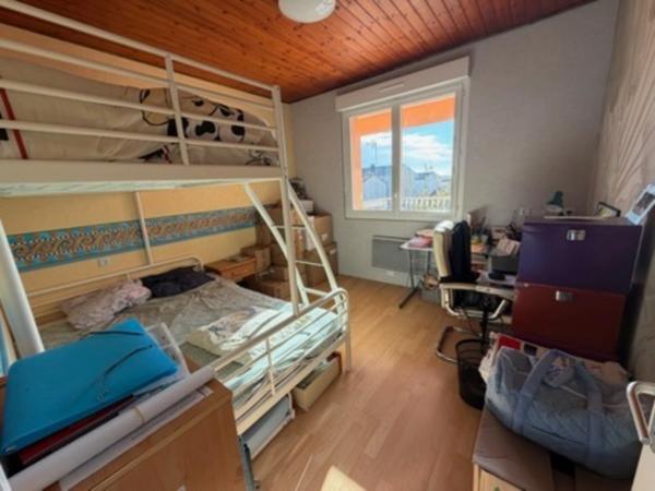 L'AIGUILLON SUR MER (85) PROCHE DU PLAN D'EAU VILLA ATYPIQUE BORD DE MER POSS 2 HABITATIONS AVEC JARDIN