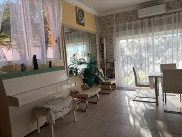 L'AIGUILLON SUR MER (85) PROCHE DU PLAN D'EAU VILLA ATYPIQUE BORD DE MER POSS 2 HABITATIONS AVEC JARDIN