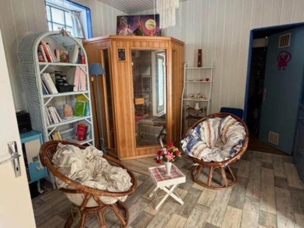 L'AIGUILLON SUR MER (85) PROCHE DU PLAN D'EAU VILLA ATYPIQUE BORD DE MER POSS 2 HABITATIONS AVEC JARDIN