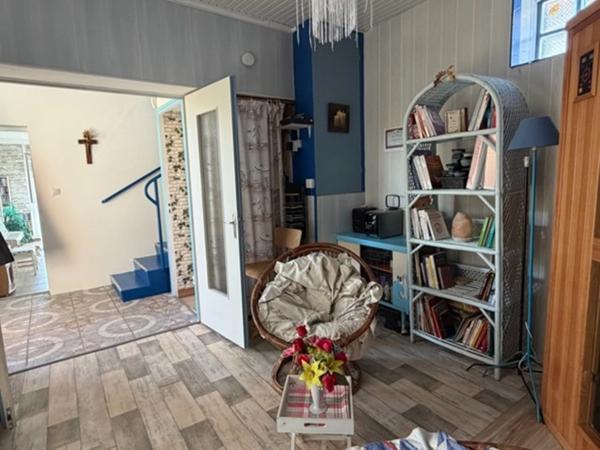 L'AIGUILLON SUR MER (85) PROCHE DU PLAN D'EAU VILLA ATYPIQUE BORD DE MER POSS 2 HABITATIONS AVEC JARDIN