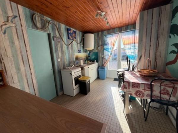 L'AIGUILLON SUR MER (85) PROCHE DU PLAN D'EAU VILLA ATYPIQUE BORD DE MER POSS 2 HABITATIONS AVEC JARDIN