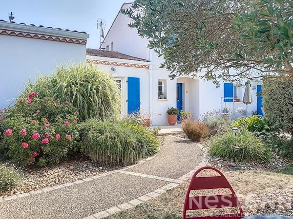 Superbe Maison à Vendre au Gua avec sa piscine, ses 5 chambres et sa piscine.
