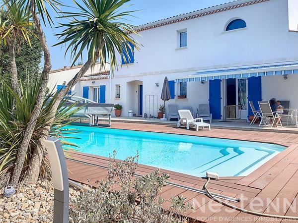 Superbe Maison à Vendre au Gua avec sa piscine, ses 5 chambres et sa piscine.