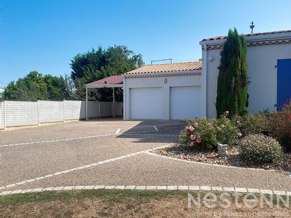 Superbe Maison à Vendre au Gua avec sa piscine, ses 5 chambres et sa piscine.
