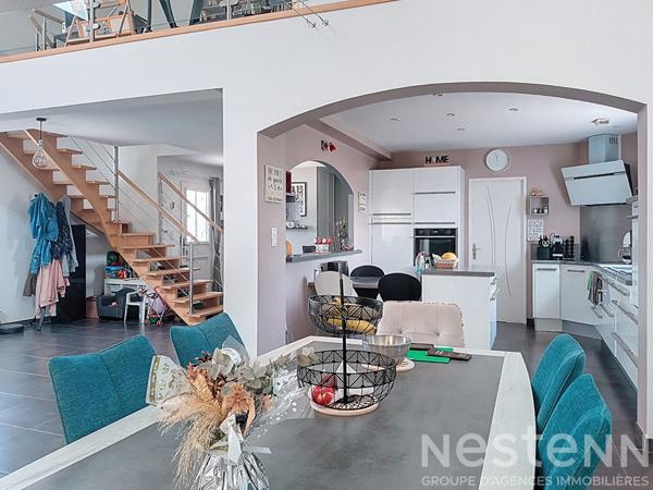 Superbe Maison à Vendre au Gua avec sa piscine, ses 5 chambres et sa piscine.