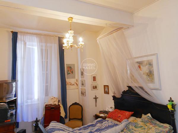 Maison de village traditionnelle vigneronne T5 avec grand garage Villesèque-des-Corbières (11360)