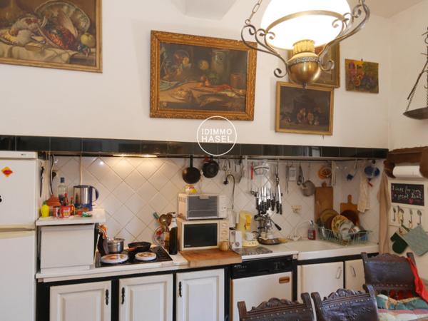 Maison de village traditionnelle vigneronne T5 avec grand garage Villesèque-des-Corbières (11360)