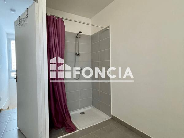 Location Appartement 3 pièces 60.6 m² - 33 RUE ROBERT SCHUMAN Marignane 13700