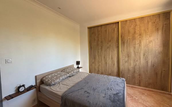 Immeuble à vendre    7 pièces •  Marguerittes