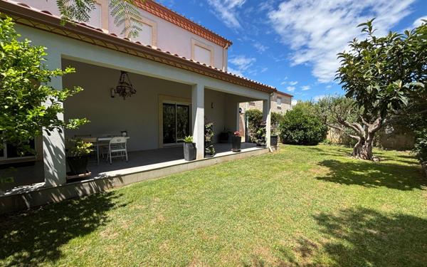 Immeuble à vendre    7 pièces •  Marguerittes