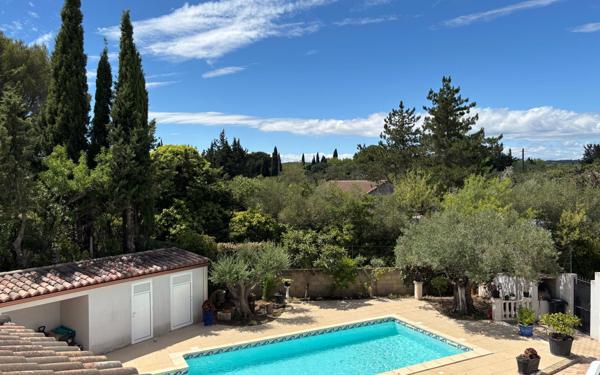 Immeuble à vendre    7 pièces •  Marguerittes