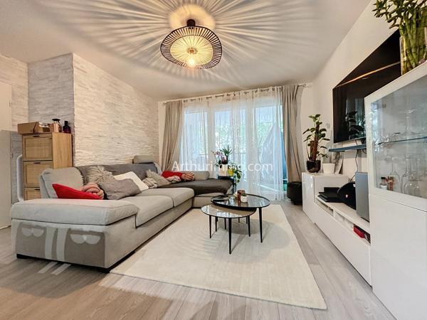 Vente                                                      Appartement
                        
                     3 pièces                      61 m2                     à Limeil-Brévannes