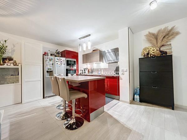 Vente                                                      Appartement
                        
                     3 pièces                      61 m2                     à Limeil-Brévannes