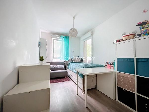 Vente                                                      Appartement
                        
                     3 pièces                      61 m2                     à Limeil-Brévannes
