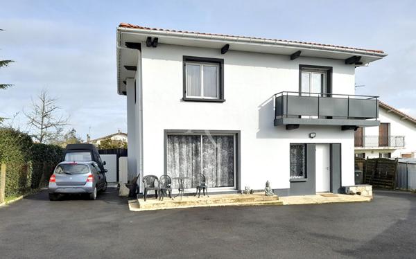 Élégante maison familiale rénovée au coeur de Saint-Pierre-du-Mont