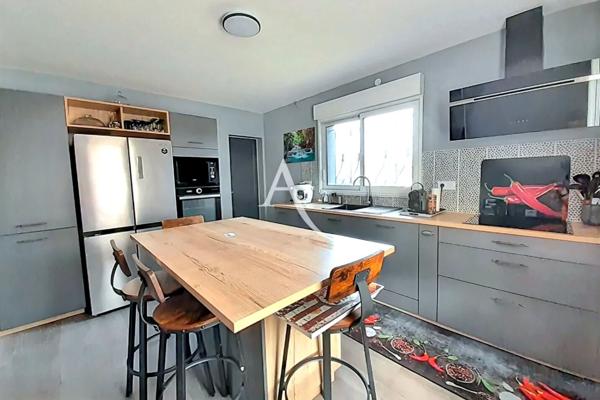 Élégante maison familiale rénovée au coeur de Saint-Pierre-du-Mont